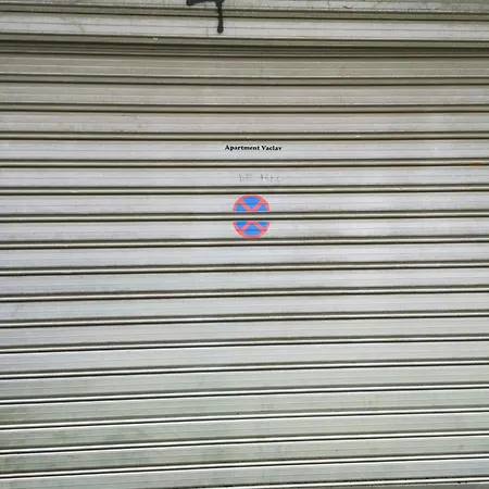 Vaclav With Garage K12 아파트 Durrës